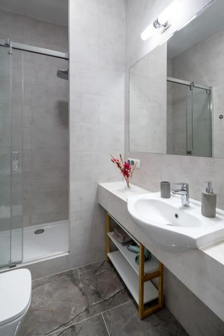 Charming Apartment In Calm And Central Area Cracóvia Exterior foto